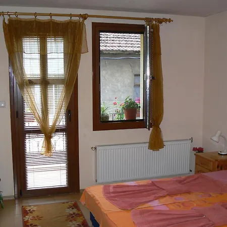 게스트하우스 Family Varusha 2*